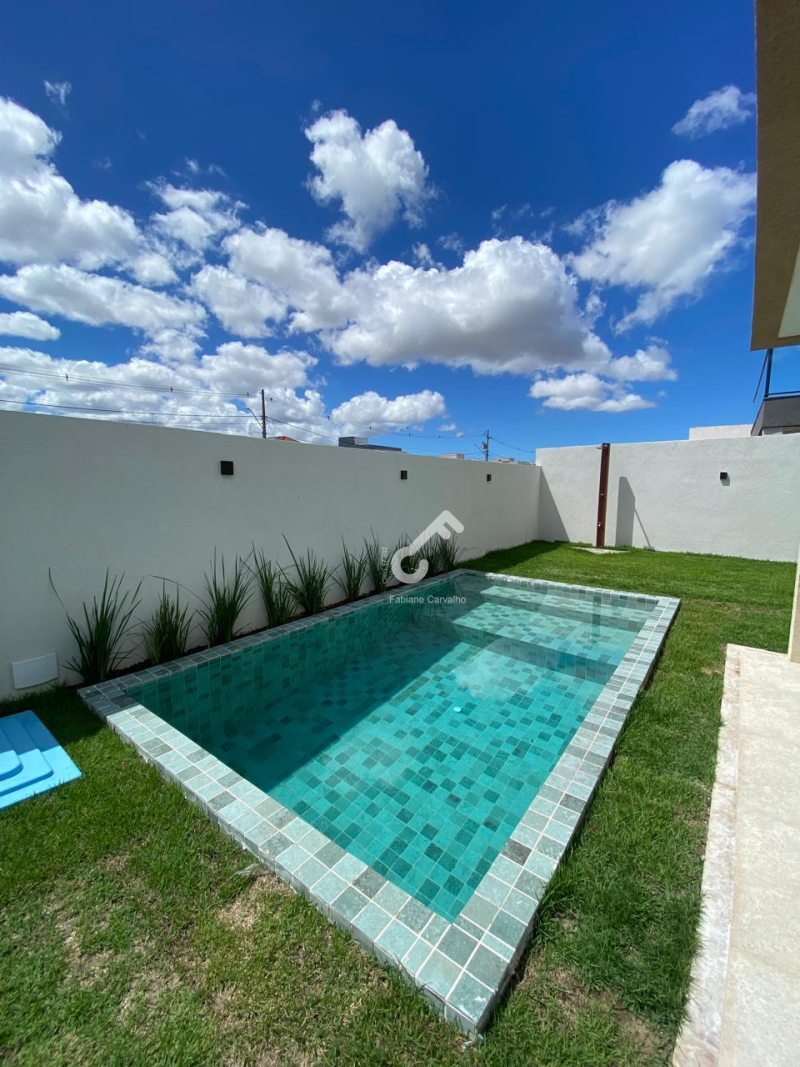 TERRAS ALPHAVILLE, Camaçari. Duplex novo ALTO PADRÃO, 4 quartos sendo 3 suítes. Condomínio com total infraestrutura. R$1.250.000,00. Agende sua visita.