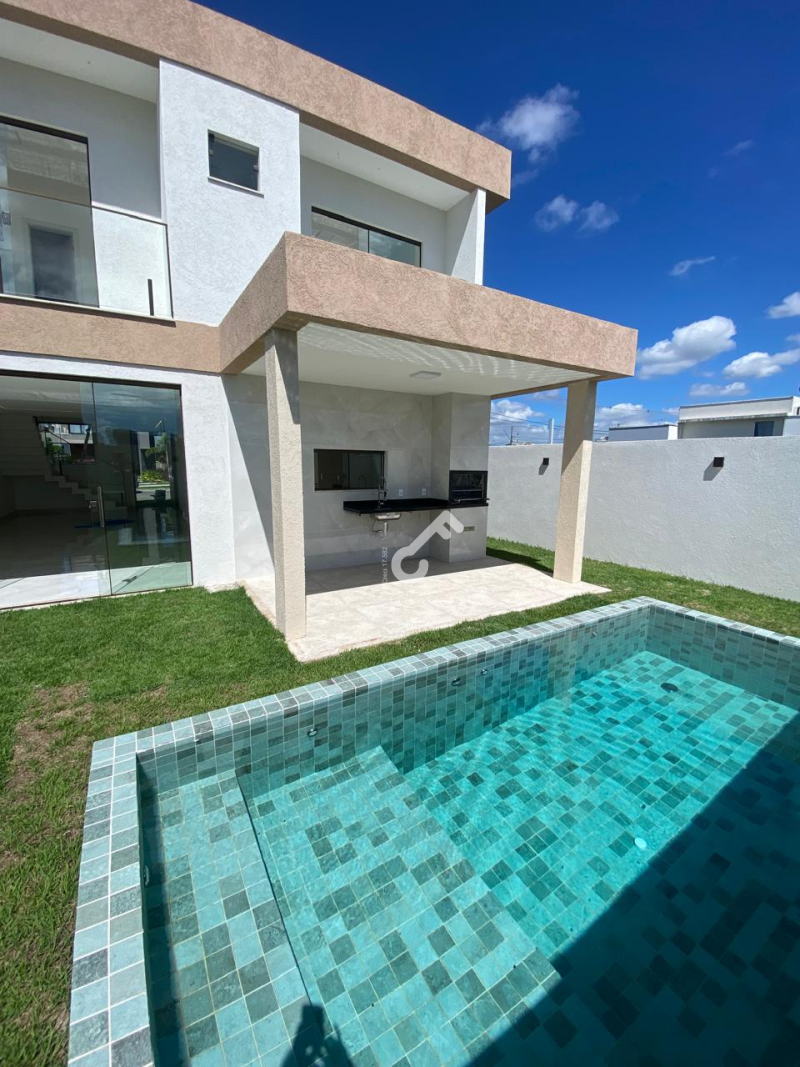 TERRAS ALPHAVILLE, Camaçari. Duplex novo ALTO PADRÃO, 4 quartos sendo 3 suítes. Condomínio com total infraestrutura. R$1.250.000,00. Agende sua visita.