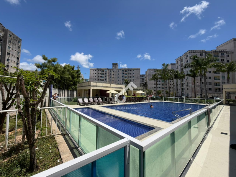 BURAQUINHO, Lauro de Freitas. Apartamento com 2 quartos, 58m², condomínio fechado com infraestrutura. R$330.000,00 ou R$400.000,00 PORTEIRA FECHADA. Agende sua visita.