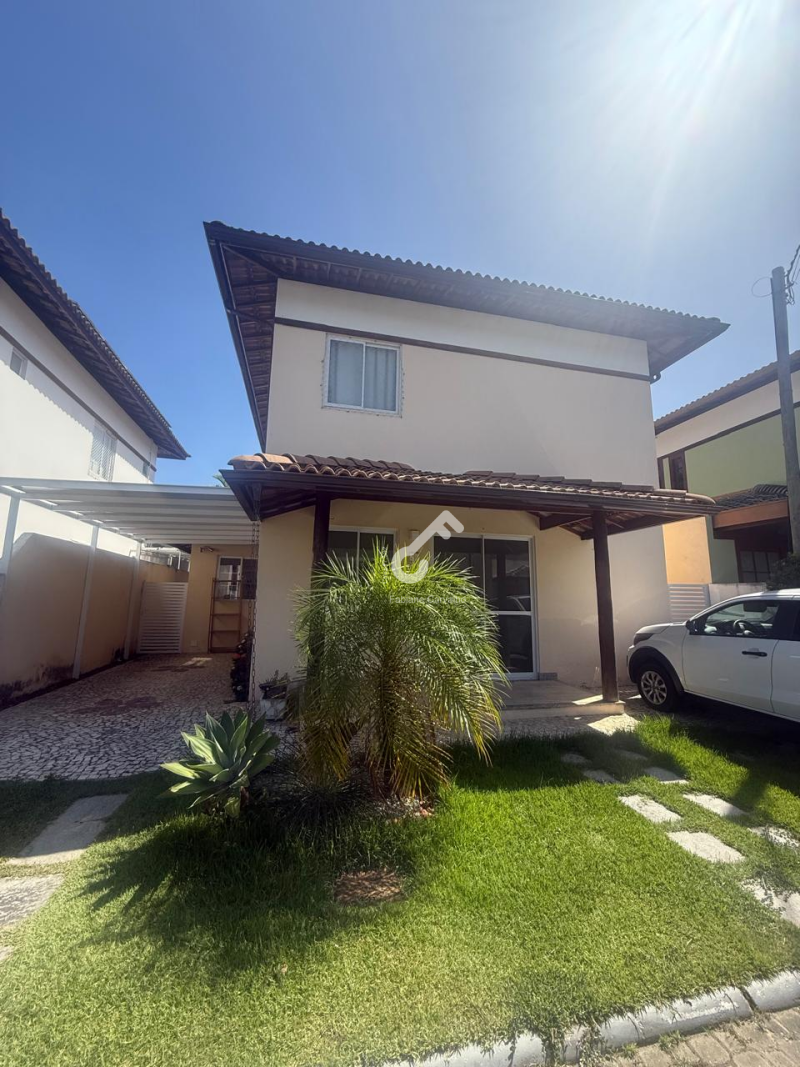 ESTRADA DO COCO, Abrantes. Duplex com 4 suítes sendo 3 suítes superior e 1 suíte térrea, ENERGIA SOLAR, condomínio fechado com infraestrutura. R$795.000,00 ou R$6.000,00 tx inclusas. Agende.