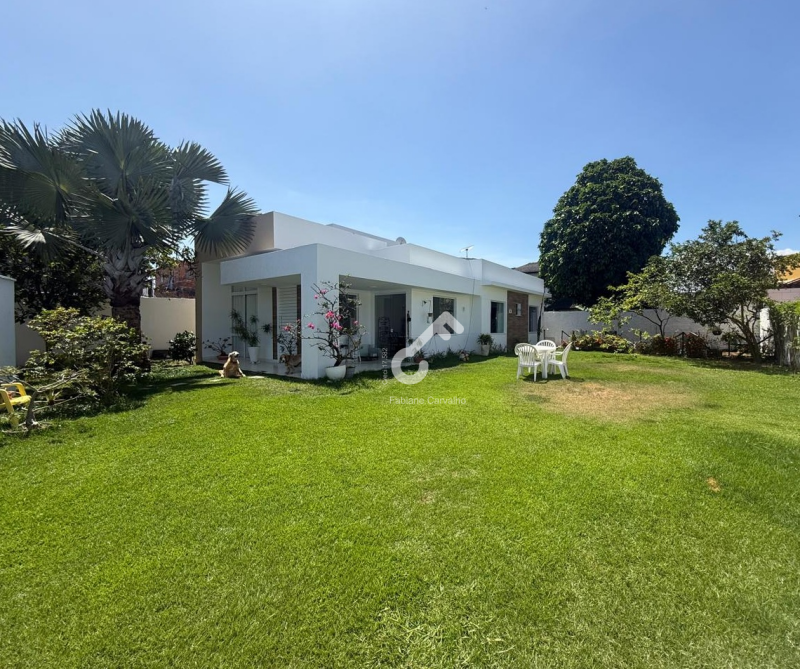 ESTRADA DO COCO, Abrantes. Maravilhosa casa térrea, são 3 quartos sendo 2 suítes. Condomínio portaria 24h. 116,89m² área construída e 463,25m² de área total. R$750.000,00. Agende sua visita.