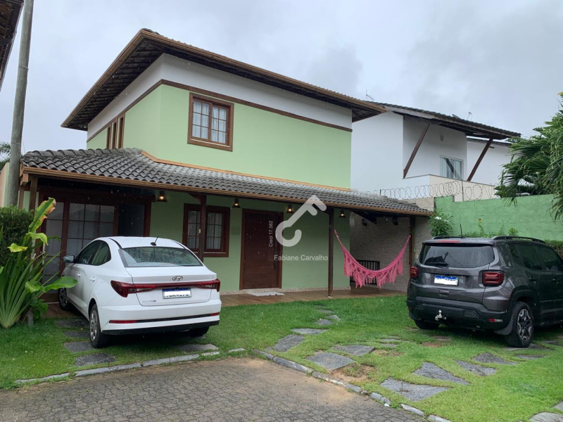 ESTRADA DO COCO, Abrantes. Duplex com 4 quartos sendo 3 suítes superior e 1 quarto térreo, condomínio fechado com infraestrutura. 190m². R$790.000,00 ou R$6.000,00 locação. Agende sua visita.