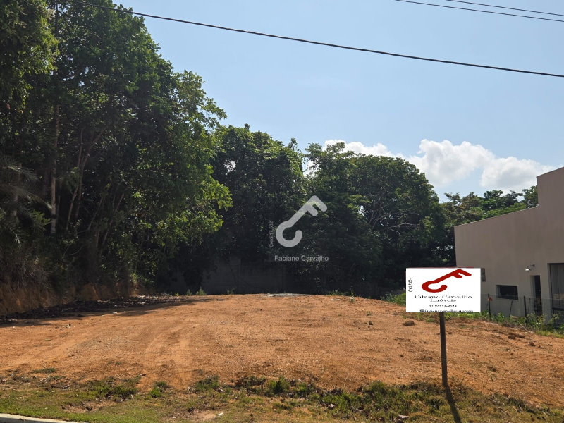 ABRANTES, Estrada do Coco. Terreno plano em condomínio fechado, 360m² + (80m² de área remanescente), ideal para construção.R$170.000,00. Agende sua visita