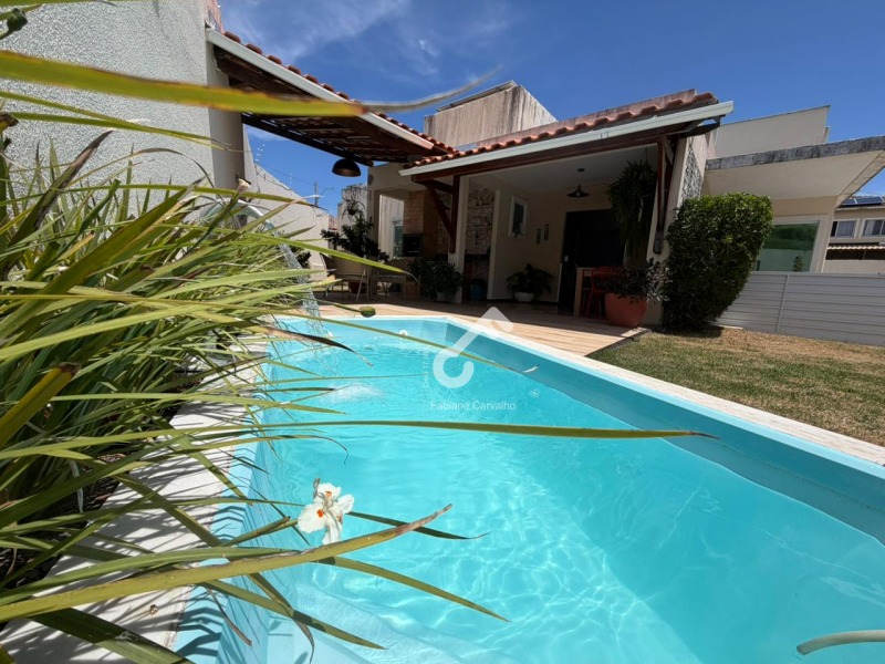 PRAIA DO FLAMENGO, Salvador. Casa térrea composto de 3 quartos sendo 1 suíte com closet, condomínio fechado. Com área total de 230m² totais. R$650.000,00. Agende sua visita