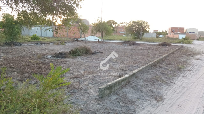 LOTEAMENTO CANTO DOS PÁSSAROS – Barra do Jacuípe. Lote de terreno PLANO com 506,14m² totais (junção de dois terrenos fundo com fundo). R$100.000,00. Agende sua visita.