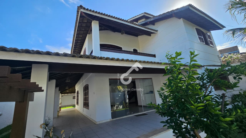 VILAS DO ATLÂNTICO, Lauro de Freitas. Duplex composto de 4 quartos sendo 3 suítes superiores e 1 quarto térreo, 293m² de área construída. R$1.100.000,00. Agende sua visita.