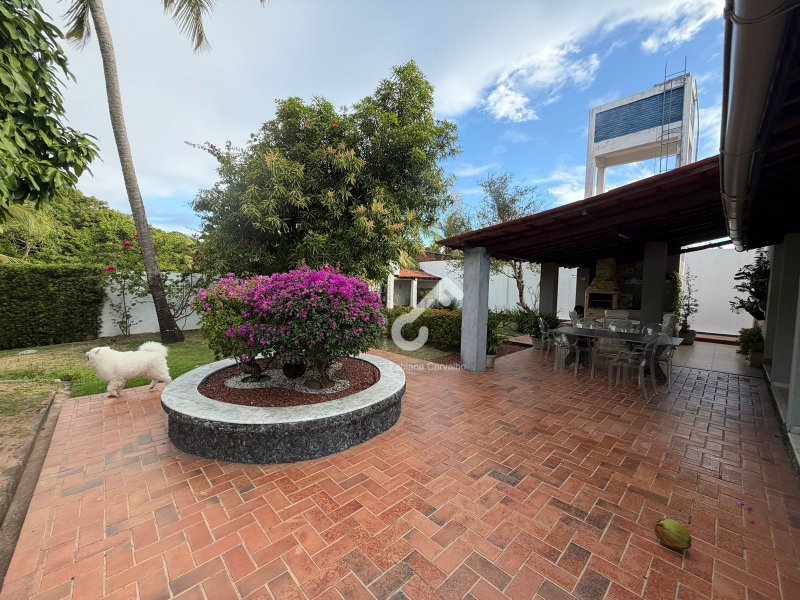 VILAS DO ATLÂNTICO. Lauro de Freitas/BA. Casa duplex em alameda fechada com área remanescente, são 5 quartos sendo 3 suíte. 545m² de área total. R$1.200.000,00. Agende sua visita.