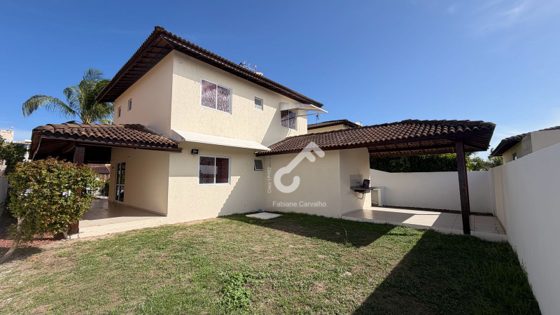 PRISCILA DUTRA, Lauro de Freitas. Duplex 4 quartos sendo 2 suítes. Condomínio fechado com infraestrutura. Área total 320m². R$1.200.000,00. Agende sua visita.