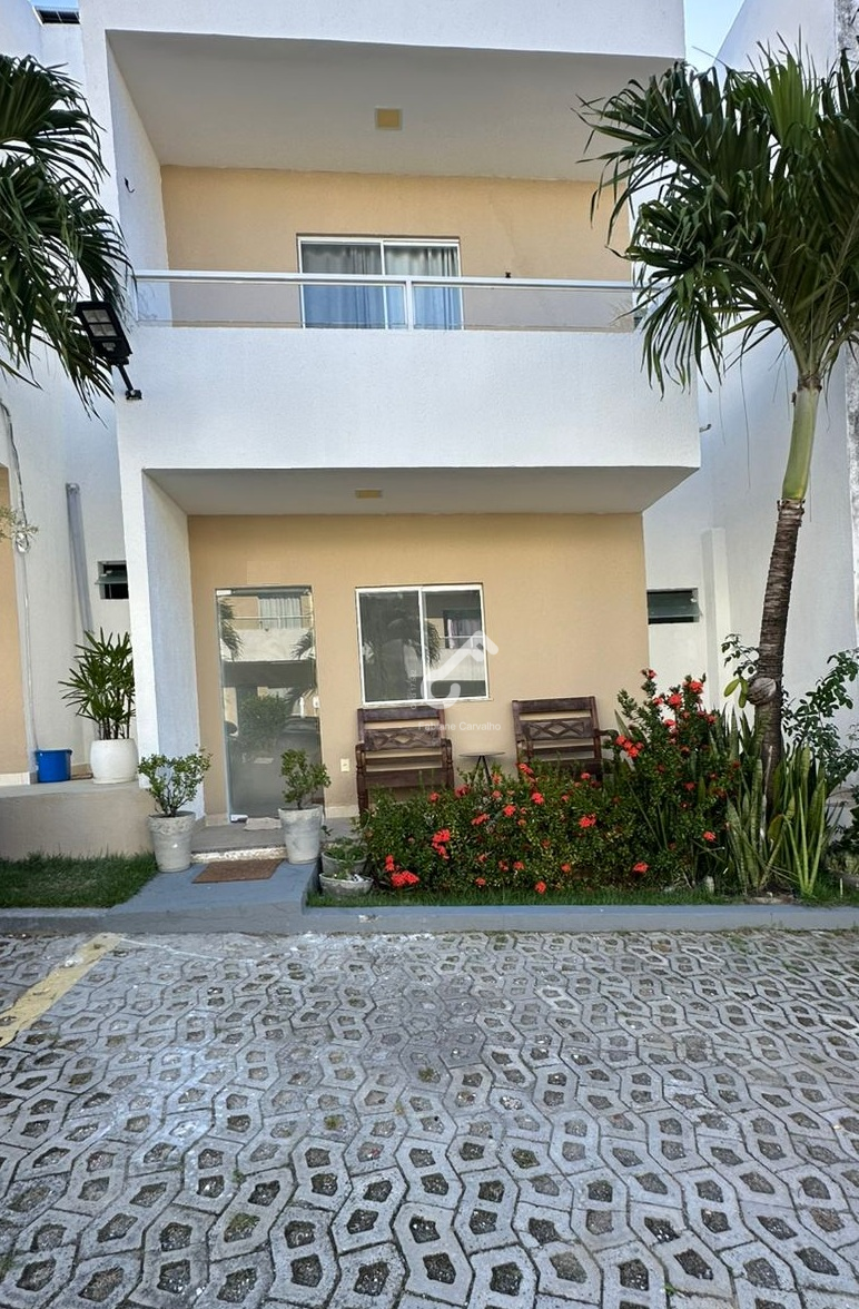 ESTRADA DO COCO, Abrantes. Village duplex ENERGIA SOLAR, 3 quartos sendo 2 suítes superiores e 1 quarto térreo, MOBILIADO, 94m² de área. R$3.500,00 locação. Agende sua visita.