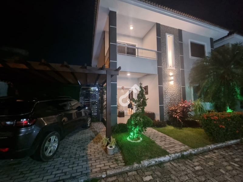 BURAQUINHO, Lauro de Freitas. Duplex PRONTO PARA MORAR, condomínio fechado, 4 quartos sendo 3 suítes, 1 quarto térreo. São 195m². R$949.000,00 ou R$6.200,00 locação. Agende sua visita.