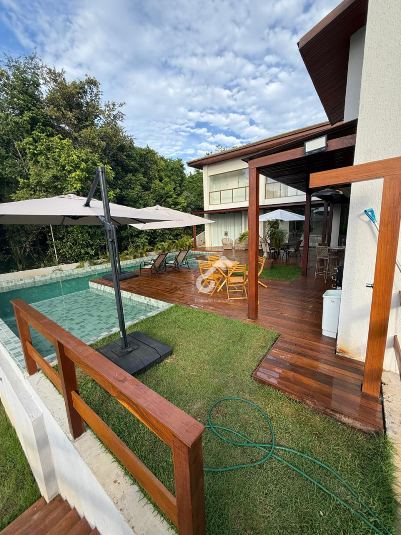 PRAIA DO FORTE, Linha Verde. Maravilhosa mansão, 5 suítes. 560m² de área construída e 800m² total. Condomínio alto padrão, total infraestrutura e translado. R$3.200.000,00. Agende sua visita