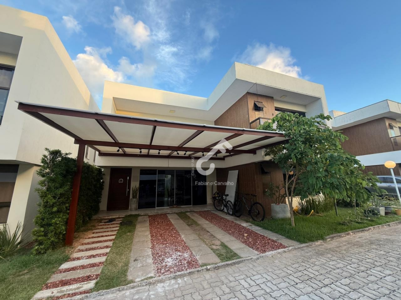 BURAQUINHO, Lauro de Freitas. Duplex ALTO PADRÃO, 4 quartos sendo 3 suítes superiores e 1 quarto térreo, 180m² de área total, 200m² de área construída. Cond. fechado. R$1.200.000,00. Agende.