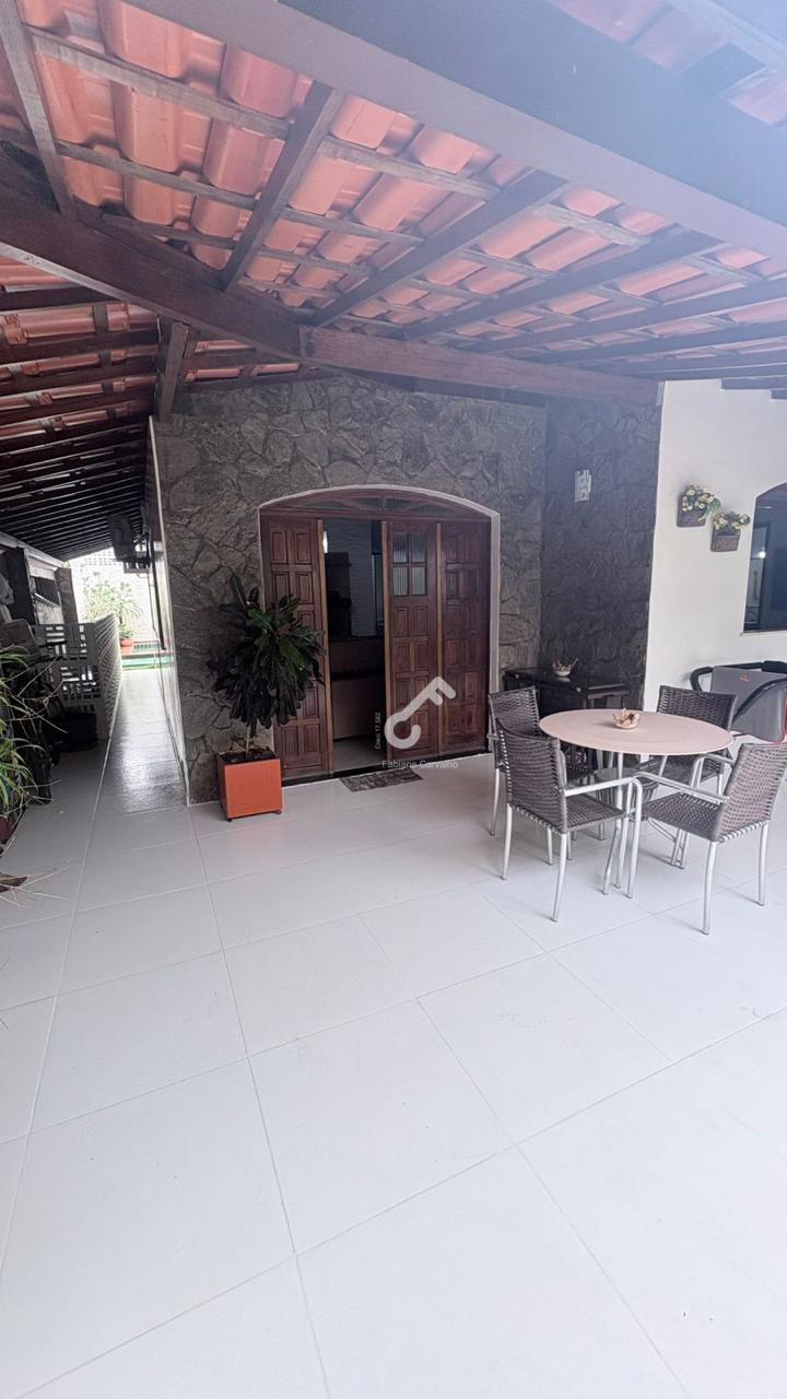 ESTRADA DO COCO, Abrantes. Casa (térrea) em Condomínio com portaria 24h. Composta de 3 quartos, sendo 1 suíte, 200m² de área total e 115,40m² construída. R$599.000,00. Agende sua visita.