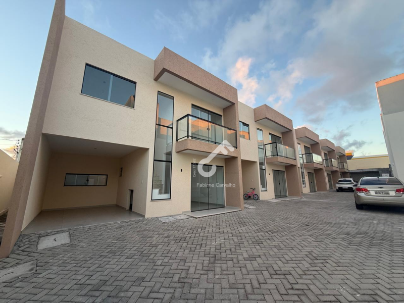 IPITANGA, Lauro de Freitas. Casas NOVAS duplex em condomínio fechado familiar composta de 3 suítes superiores. Área de 115m². A partir de R$550.000,00. Agende sua visita.