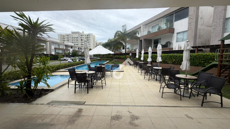 BURAQUINHO, Lauro de Freitas. Cobertura duplex com 3 quartos sendo 2 suítes, pronto para morar, condomínio fechado. R$900.000,00. Agende sua visita.