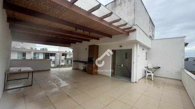 BURAQUINHO, Lauro de Freitas. Cobertura duplex com 3 quartos sendo 2 suítes, pronto para morar, são 195,52m² de área construída, condomínio fechado. R$760.000,00. Agende sua visita.