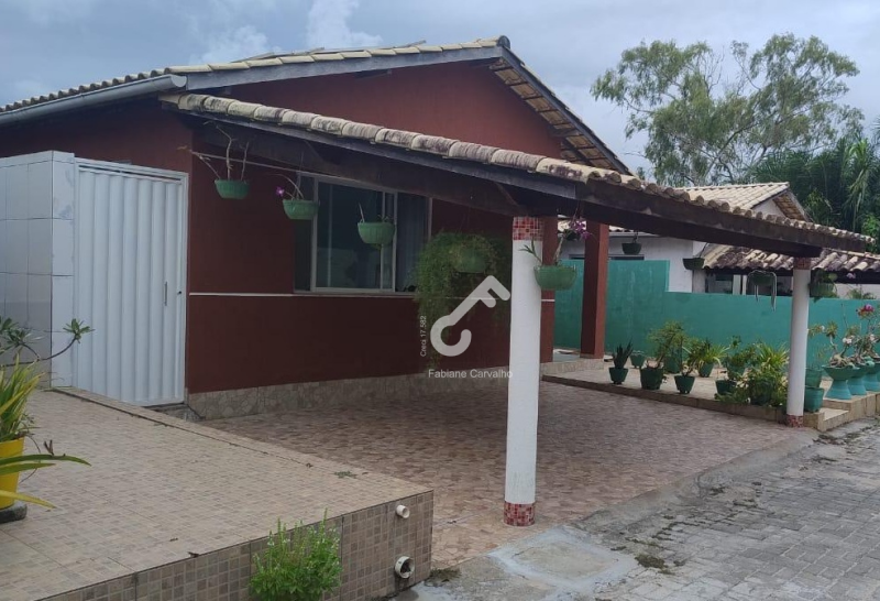 ESTRADA DO COCO, Abrantes. Casa (térrea) PRONTA PARA MORAR, 3 quartos sendo 2 suítes, 73m² de área construída, ENERGIA SOLAR, condomínio familiar. R$470.000,00. Agende sua visita.