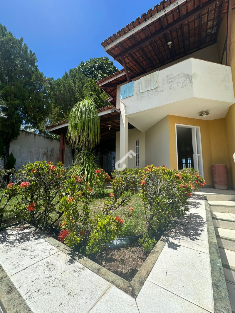 ESTRADA DO COCO, Lauro de Freitas. Casa composta de 4 quartos sendo 1 suíte térrea, 940m² de área total. Cond. Portaria 24h com infraestrutura. R$850.000,00. Agende sua visita.