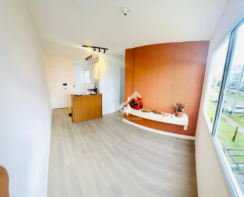 MORADA PREMIUM, Estrada do Coco/Abrantes. Apartamento 1º andar com 2 quartos, todo decorado e reformado, 40m² de área. Condomínio com portaria 24h. R$149.900,00. Agende sua visita.