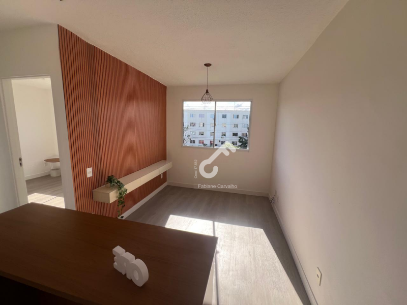 MORADA PREMIUM, Estrada do Coco/Abrantes. Apartamento 2º andar com 2 quartos, todo decorado e reformado, 40m² de área. Condomínio com portaria 24h. R$149.900,00. Agende sua visita.