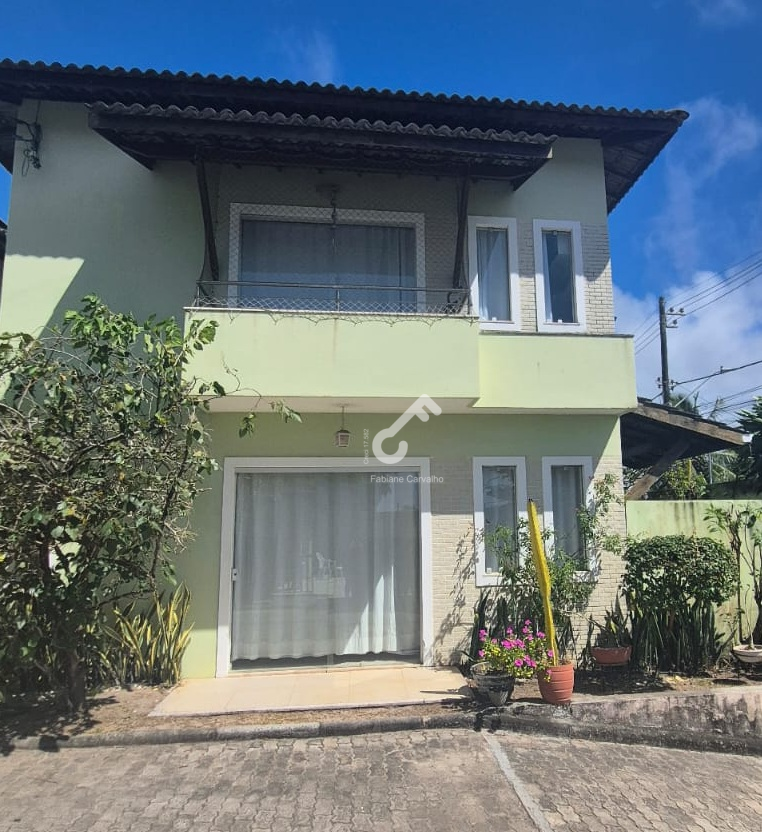 BURAQUINHO, Lauro de Freitas. Duplex ENERGIA SOLAR são 4 quartos sendo 2 suítes, 1superior e 1 demi-suíte térrea. Condomínio fechado com infraestrutura. R$700.000,00. Agende sua visita.