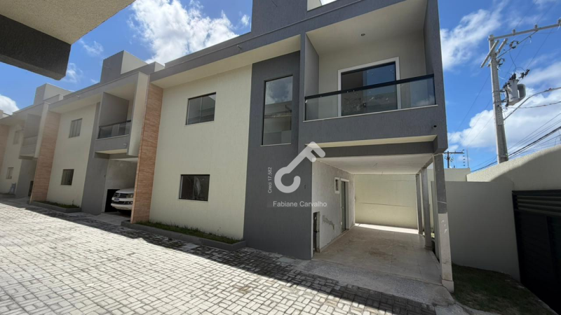 IPITANGA, Lauro de Freitas. Maravilhoso duplex NOVO composto de 3 suítes superiores, 130m² de área, Condomínio familiar com portão eletrônico. A partir de R$450.000,00. Agende sua visita.