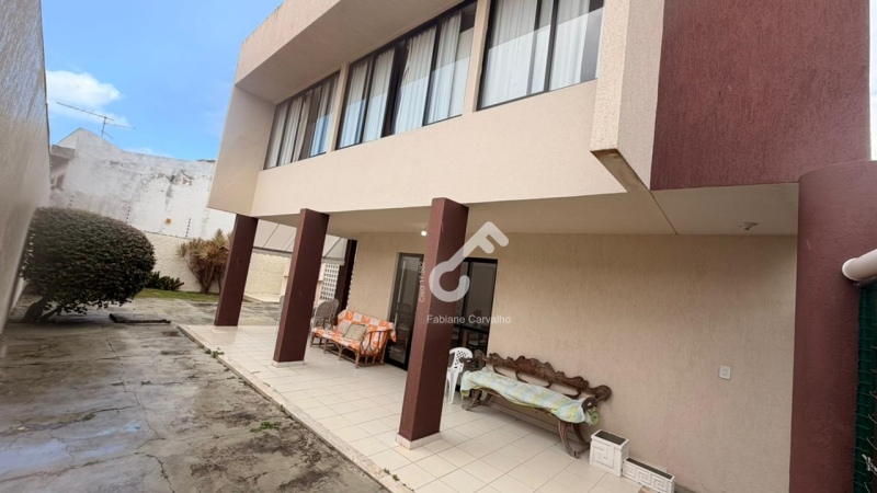 VILAS DO ATLÂNTICO, Lauro de Freitas! Maravilhosa casa ALTO PADRÃO, condomínio fechado, são 5 quartos sendo 4 suítes, próximo de pontos comercias e escolas. R$1.100.000,00. Agende sua visita.