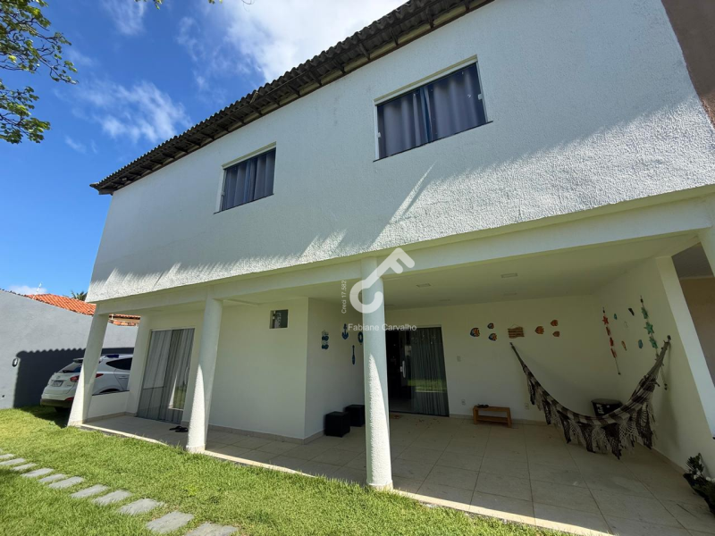 PRAIA DO FLAMENGO, Salvador. Duplex com de 4 quartos sendo 3 suítes, closet, aproximadamente 300m da praia, condomínio familiar fechado. Área total de 220m². R$800.000,00. Agende sua visita.