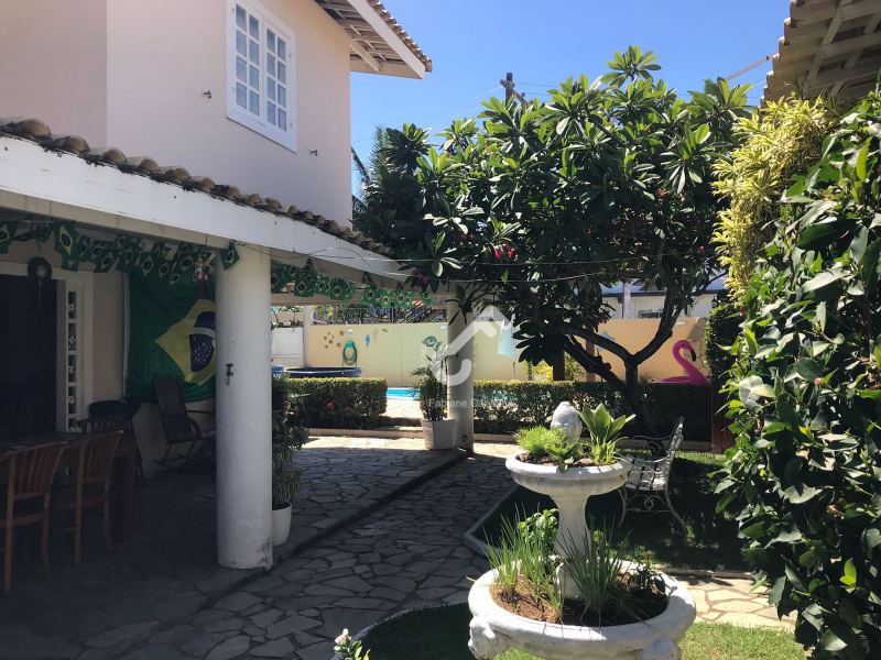 VILAS DO ATLÂNTICO, Lauro de Freitas. Duplex ALTO PADRÃO composto de 5 quartos. Área construída 263m² e 505m² área total. R$1.100.000,00. Agende sua visita.