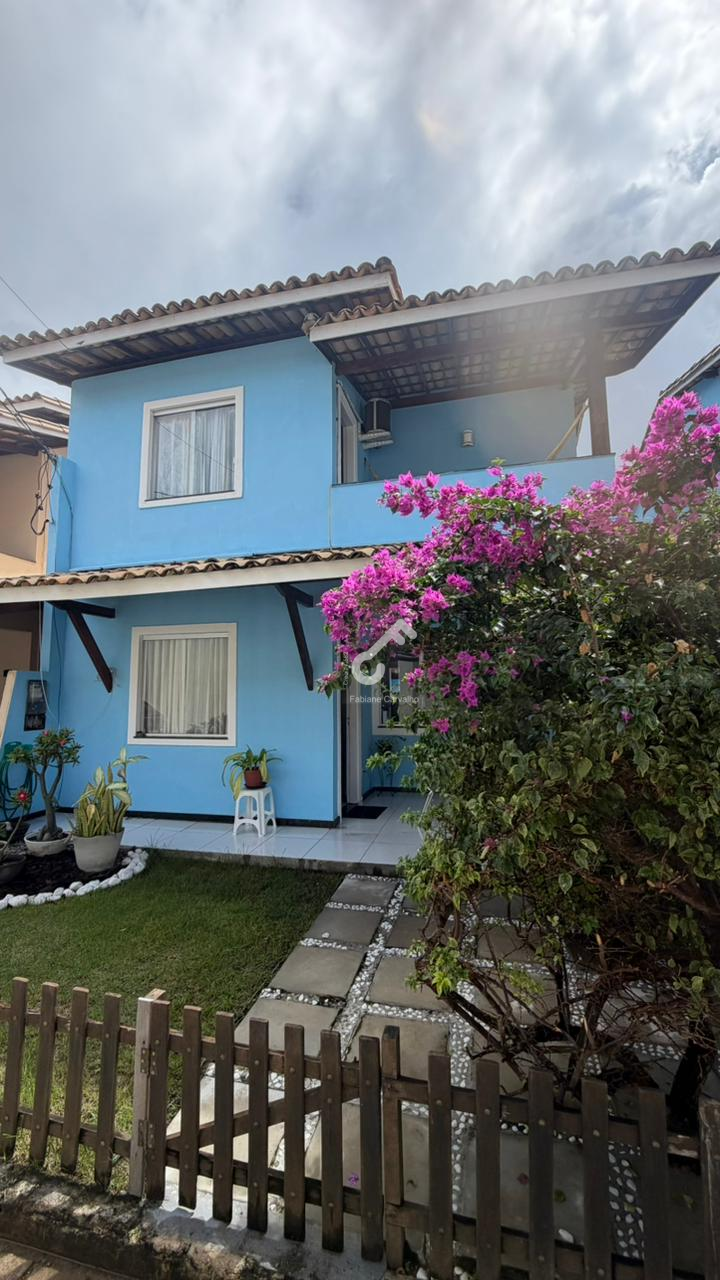 PITANGUEIRAS, Lauro de Freitas. Duplex, 4 quartos sendo 2 suíte, 1 das suítes é térrea. 122,16m² de área construída. Condomínio Fechado. R$670.000,00. Agende sua visita.