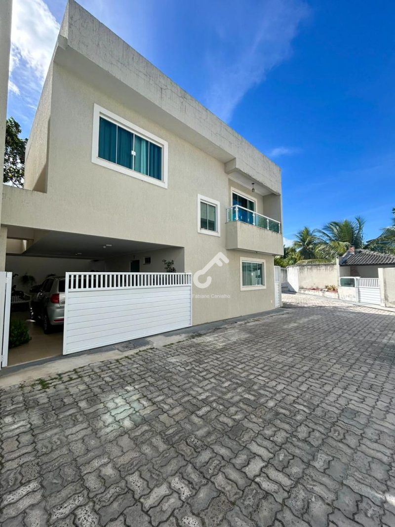 PITANGUEIRAS, Lauro de Freitas. Duplex, ENERGIA SOLAR composto de 3 suítes, closet. Condomínio Fechado. R$670.000,00. Agende sua visita.