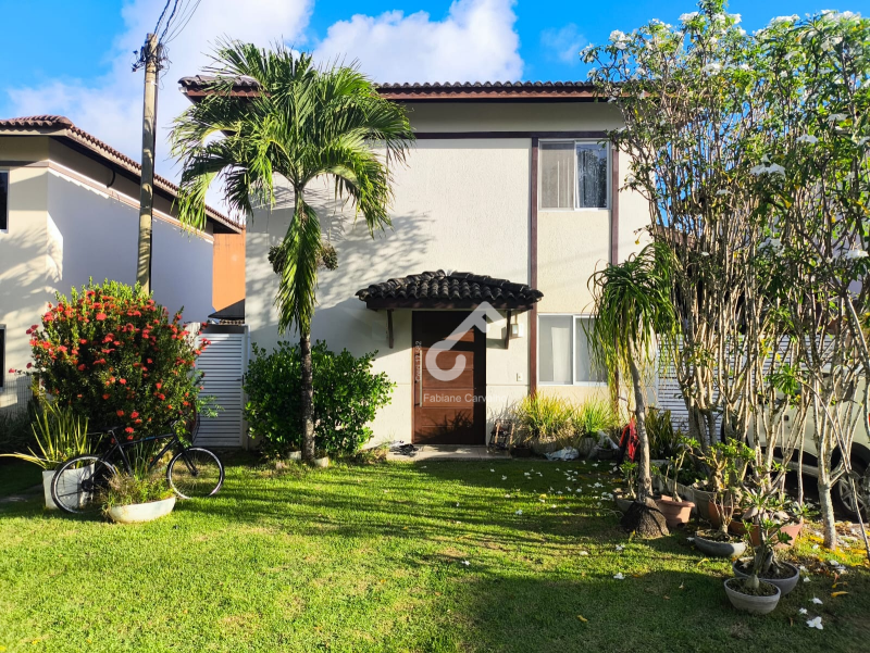 ESTRADA DO COCO, Abrantes. Duplex composto de 4 quartos sendo 2 suítes. Área construída de 160m², cond. fechado com infraestrutura. ENERGIA SOLAR. R$780.000,00. Agende sua visita.