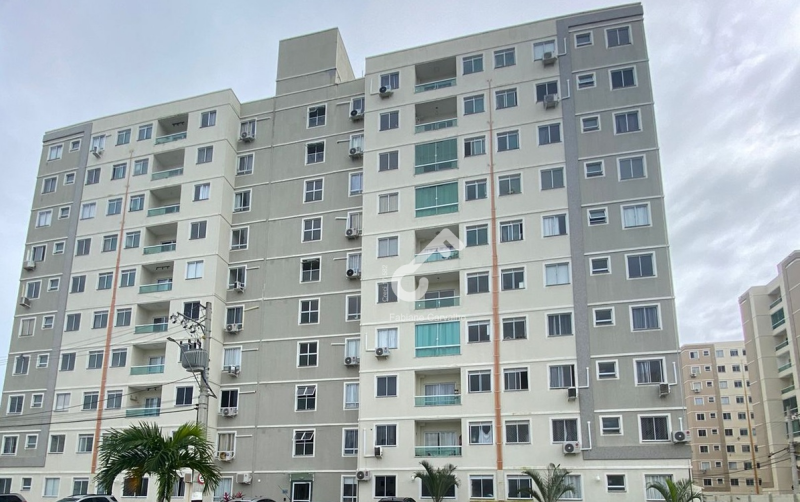SOLAR DE VILAS, Lauro de Freitas. Apartamento térreo com GARDEN, composto de 2 quartos sendo 1 suíte, condomínio fechado com infraestrutura. R$2.500,00 locação ou R$450.000,00 venda. Agende.