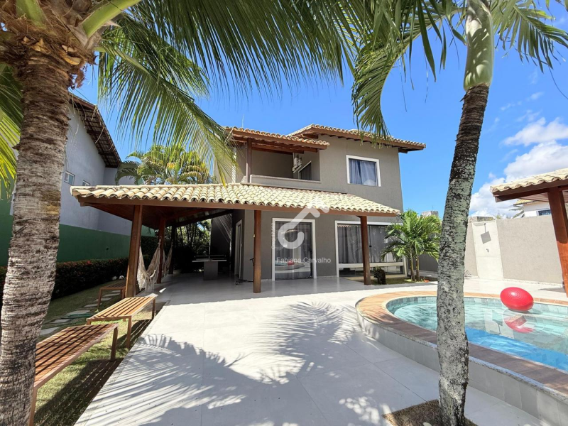ESTRADA DO COCO, Abrantes. Duplex ALTO PADRÃO 4 quartos sendo 2 suítes, ENERGIA SOLAR, condomínio fechado, 550m². R$1.600.000,00 ou R$12.000,00 mobiliado. Agende sua visita.
