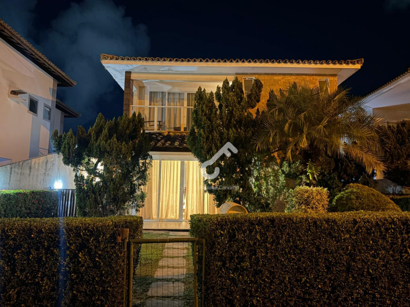 JOCKEY, Lauro de Freitas. Duplex em cond. ALTO PADRÃO, 4 quartos sendo 3 suítes superiores e 1 quarto térreo. ENERGIA SOLAR. R$1.500.000,00 ou R$8.900,00 locação. Agende sua visita.
