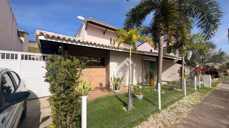 JOCKEY, Lauro de Freitas. Casa duplex em condomínio, 4 suítes sendo 2 suítes térreas. 250m² de área total e 200m² de área construída. R$1.190.000,00. Agende sua visita.