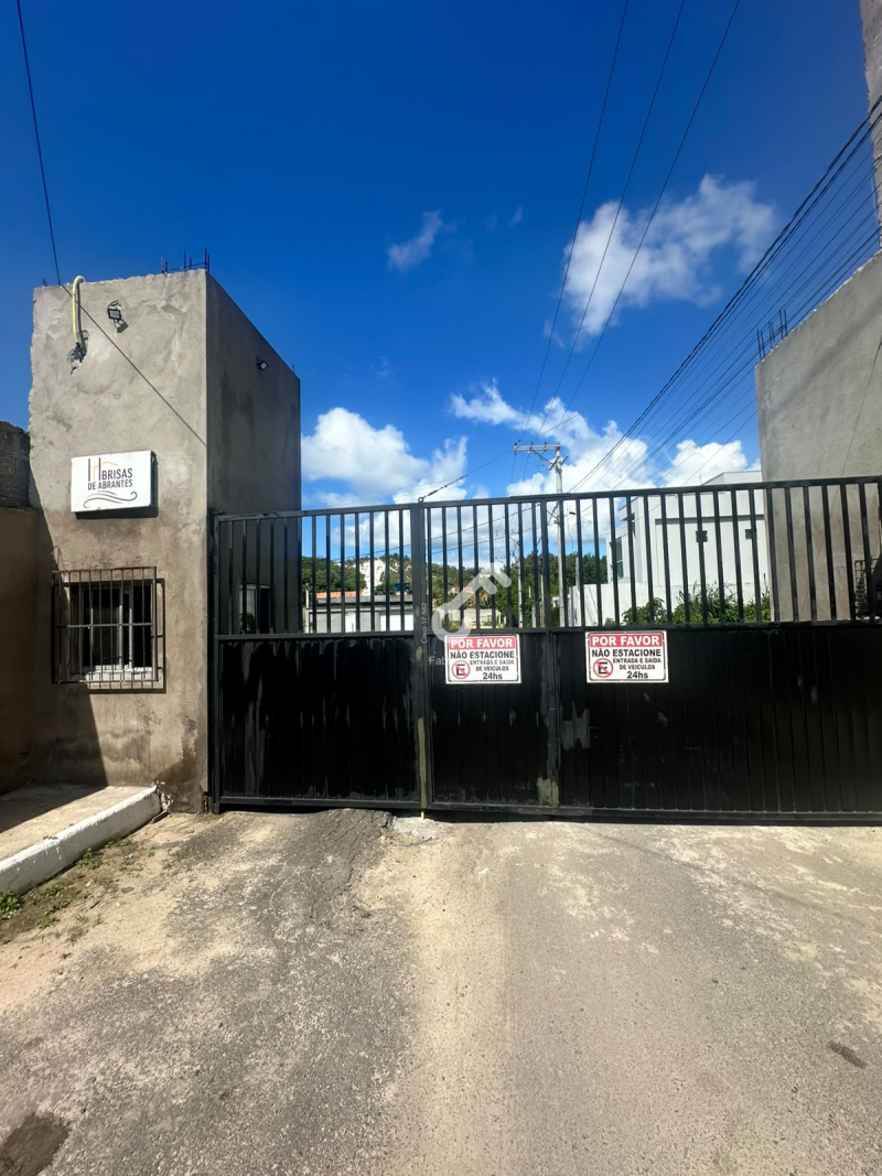 ABRANTES, Estrada do Coco. Terreno plano em condomínio fechado, 139m², ideal para construção.R$120.000,00. Agende sua visita.