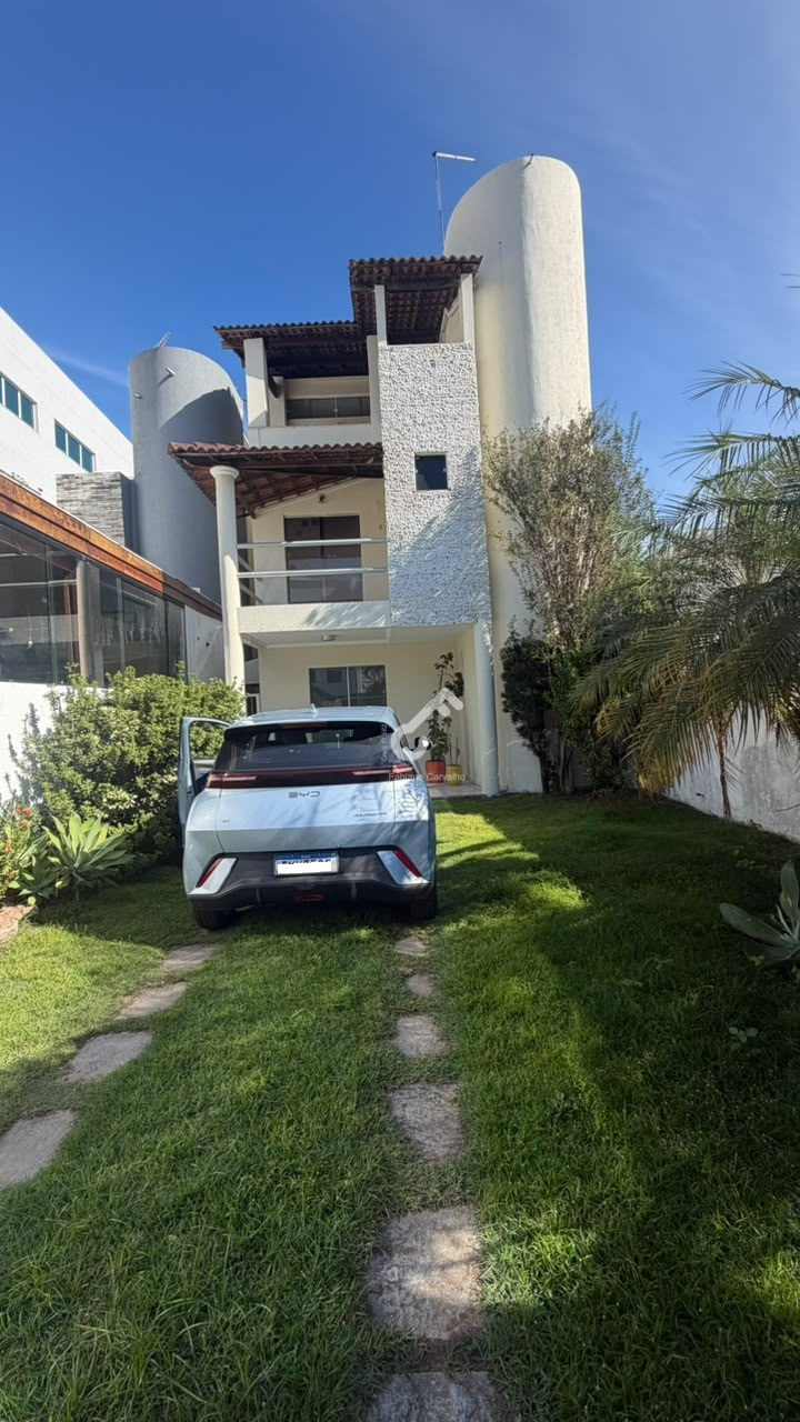 MIRAGEM, Lauro de Freitas. Duplex com terraço ENERGIA SOLAR composto de 4 quartos sendo 2 suítes. R$750.000,00 ou R$4.500,00 locação. Agende sua visita.