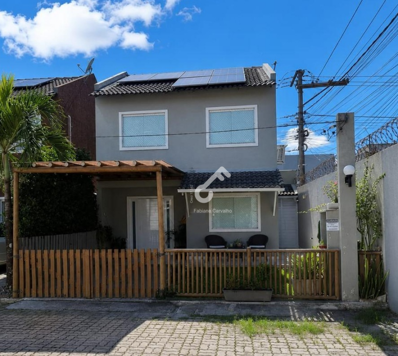 ESTRADA DO COCO, Abrantes. Duplex (energia solar) 2 quartos sendo 1 suíte, condomínio fechado com piscina e espaço gourmet. 188m² de área total. R$480.000,00. Agende sua visita.