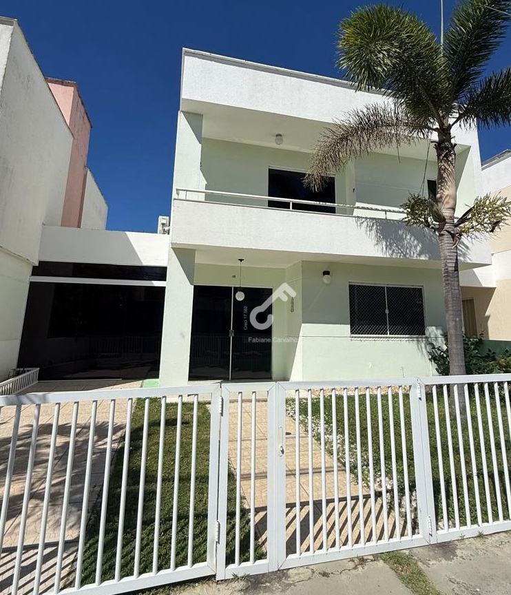 BURAQUINHO, Lauro de Freitas. Duplex composto de  4 quartos sendo 3 suítes superiores e 1 quarto térreo, 248,37m² de área total. Condomínio fechado com infraestrutura. R$900.000,00. Agende.