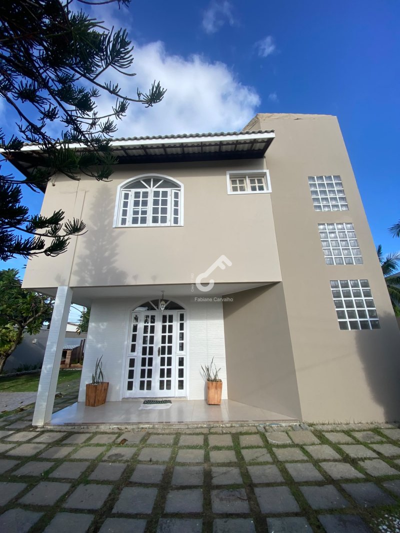 IPITANGA, Lauro de Freitas. Duplex a 100m da praia composto de 4 quartos sendo 1 suíte. R$1.150.000,00 ou R$7.000,00 locação. Agende sua visita.