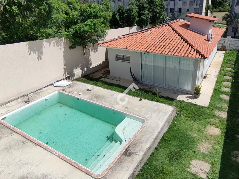 ABRANTES, Estrada do Coco. Casa térrea com 3 quartos sendo 1 suíte. 91m² de área construída e 373,33m² área total. R$675.000,00. Agende sua visita.