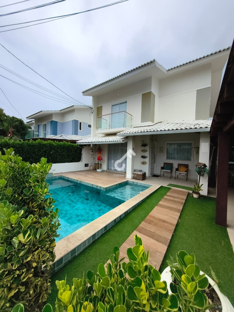 BURAQUINHO, Lauro de Freitas. Duplex PORTEIRA FECHADA composto de 3 suítes, escritório. Condomínio fechado com infraestrutura. 275m². R$1.260.000,00. Agende sua visita.