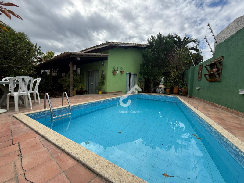 VILAS DO ATLÂNTICO, Lauro de Freitas. Duplex em ALAMEDA, 4 suítes sendo 2 suítes superiores e 2 suítes térreas, piscina, espaço gourmet. R$1.450.000,00. Agende sua visita.