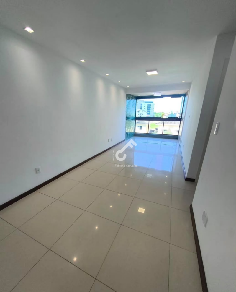 BURAQUINHO, Lauro de Freitas. Apartamento (ANDAR BAIXO) composto de 2 quartos sendo 1 suíte, condomínio fechado. R$390.000,00. Agende sua visita.