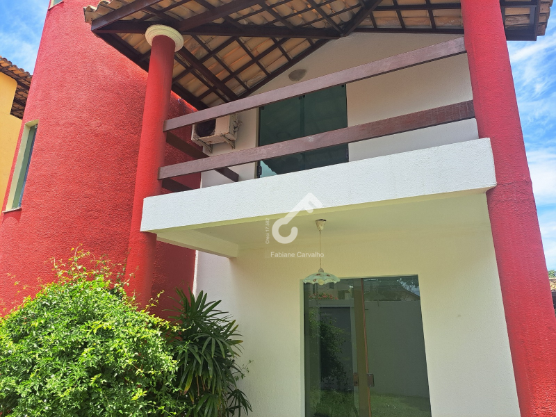 IPITANGA, Lauro de Freitas. Duplex composto de 4 quartos sendo 2 suítes, 300m² área total. R$740.000,00. Agende sua visita.