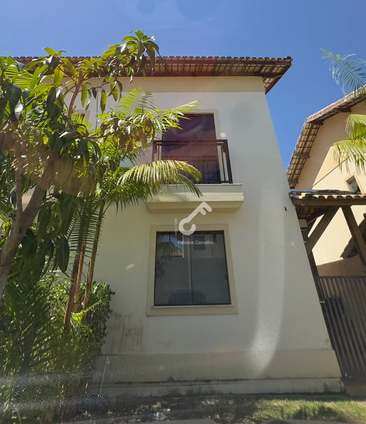 ESTRADA DO COCO, Abrantes. Duplex em condomínio fechado com infraestrutura, composto de 4 suítes sendo 1 suíte térrea. 166,33m² construído. R$680.000,00. Agende sua visita.