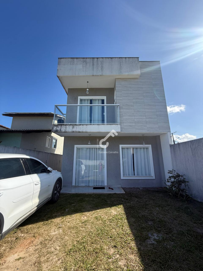 ESTRADA DO COCO, Abrantes. Duplex composto de 3 quartos sendo 1 suíte com closet, condomínio fechado com portaria 24h. R$850.000,00. Agende sua visita.