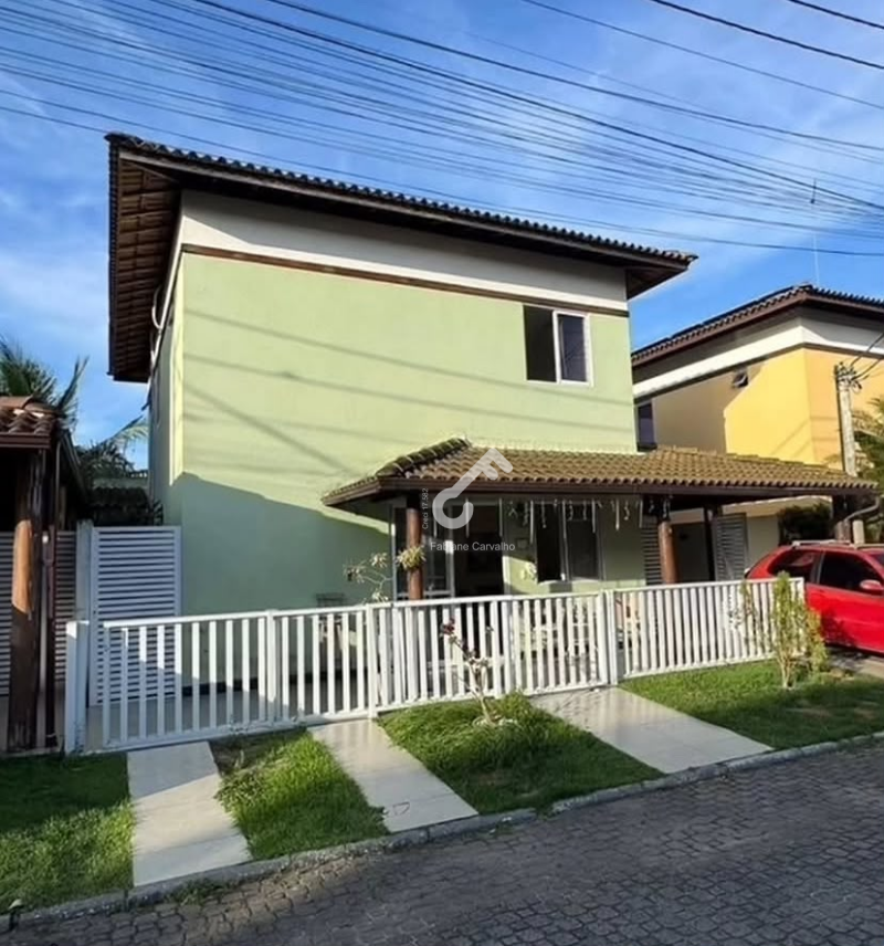 ESTRADA DO COCO, Abrantes. Duplex com ENERGIA SOLAR, são 4 suítes sendo 1 térrea, piscina privativa, condomínio fechado com infraestrutura. R$820.000,00. Agende sua visita.