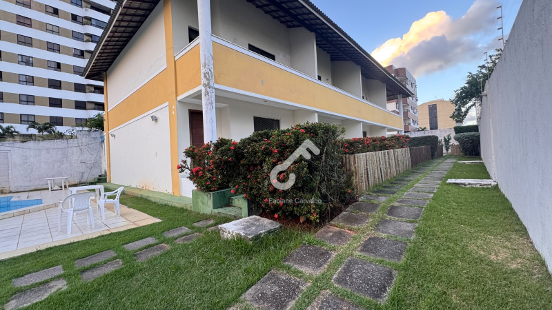 PITANGUEIRAS, Lauro de Freitas. Village duplex em condomínio fechado, 3 quartos e 1 suíte. 160m². R$3.800,00 locação. Agende sua visita.